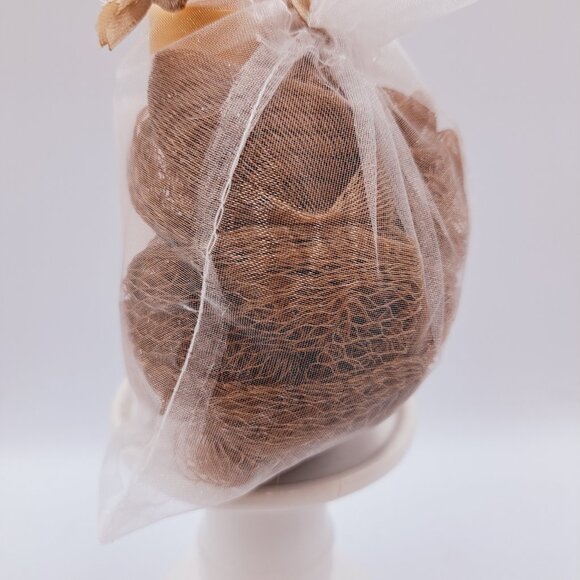 Bath & Body Holiday Vanilla Body Wash, Body Lotion & Cinnamon Vanilla Hand Cream - Picture 5 of 7